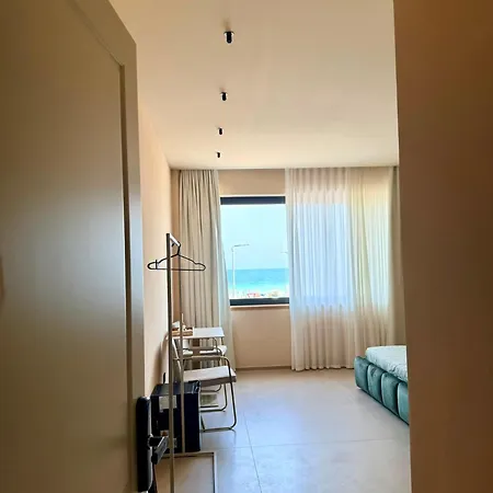 Amora باري